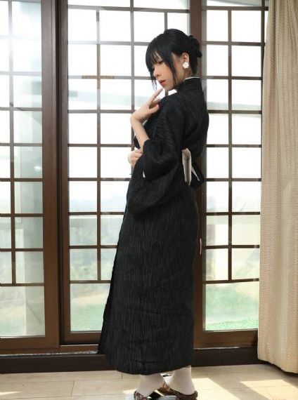 老年镖客视频_十万网红美女美酱